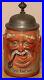 Man-with-Pipe-stubble-by-Reinhold-Hanke-1-2-L-antique-German-beer-stein-1425-01-dt